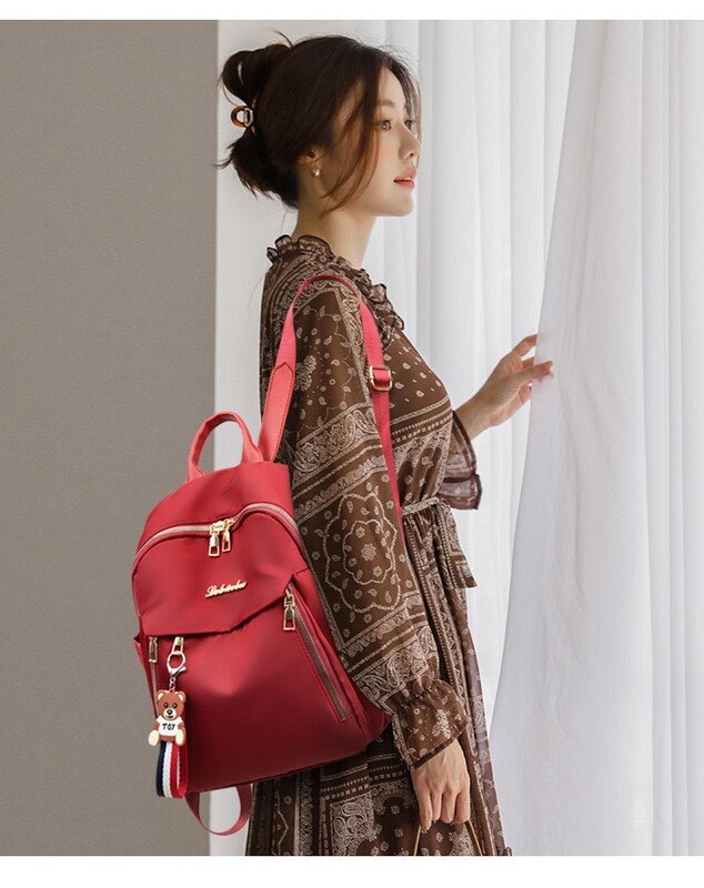 Lagana, poslovno ležerna vodootporna, lagana ruksak s grafičkim slovima s torbom Charm Školska torba, savršena za vani.