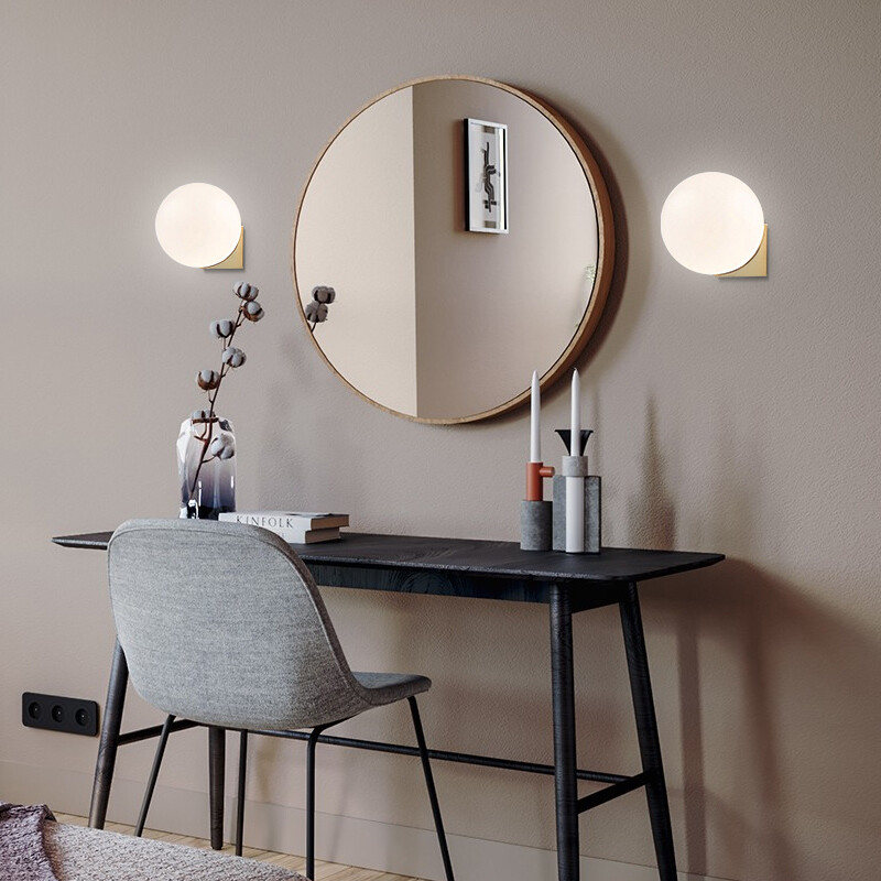 Kūrybingos asmenybės meninis sieninis šviestuvas paprastas stiklo rutulio dekoravimo koridoriaus miegamojo sieninis šviestuvas