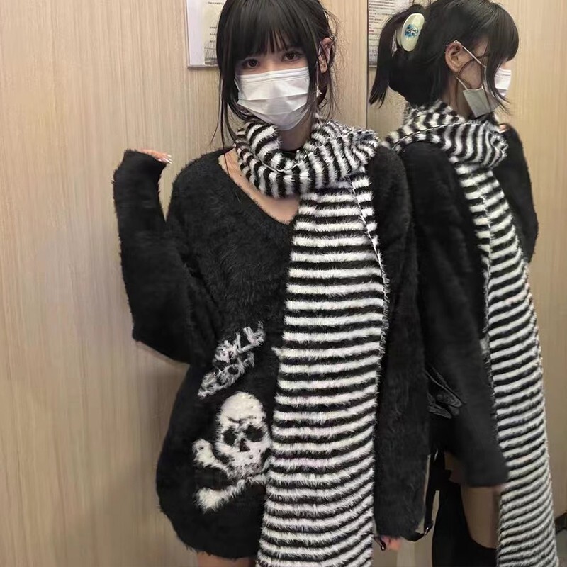 Karrram Gothic Skulls Džemperis Grunge Tumša Estētika Trikotāžas Džemperis V veida kakla izgriezumā Harajuku Loose Mohēra Pulovers Emo Alt Trikotāža Y2k