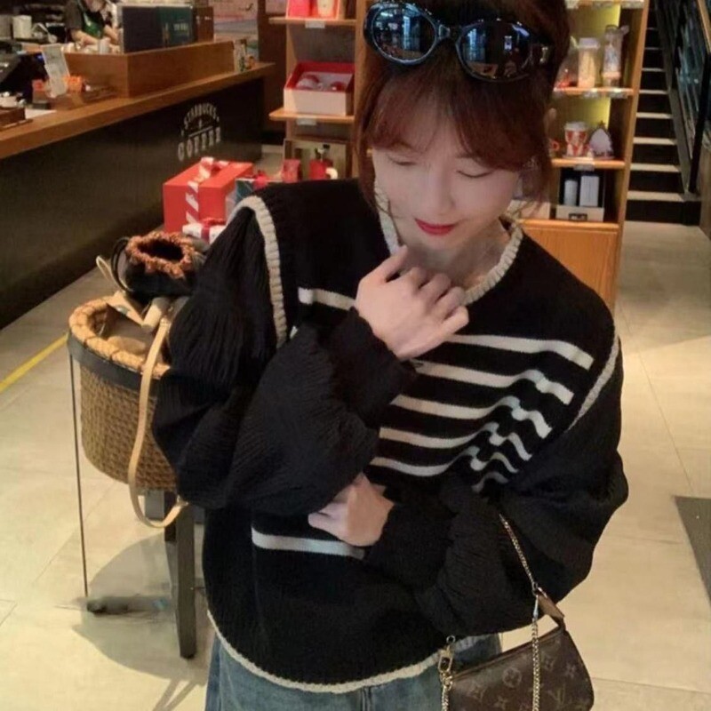 Fekete-fehér csíkos hamis kétrészes kötött női pulóver tavaszi és őszi koreai puha nyálkás pulóver női pulóver