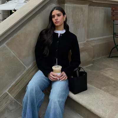 Ikdienas trikotāžas sieviešu jaka ar vienrindu, garām piedurknēm, šaurām, apaļām kakla daļām, masīva kabatas jaka, 2024. gada rudens sieviešu trikotāža