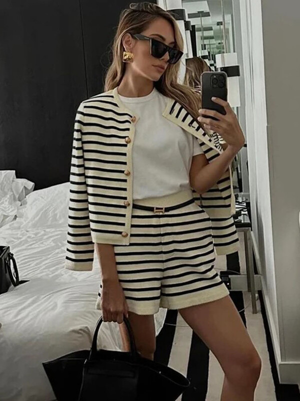 Svītrains džemperis Sieviešu džemperis ar pogām, apaļš kakla trikotāžas tops, melnbalts svītru trikotāžas džemperis, sieviešu trikotāža Yuqung