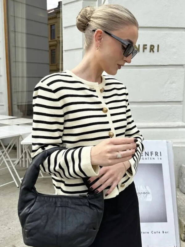 Svītrains džemperis Sieviešu džemperis ar pogām, apaļš kakla trikotāžas tops, melnbalts svītru trikotāžas džemperis, sieviešu trikotāža Yuqung