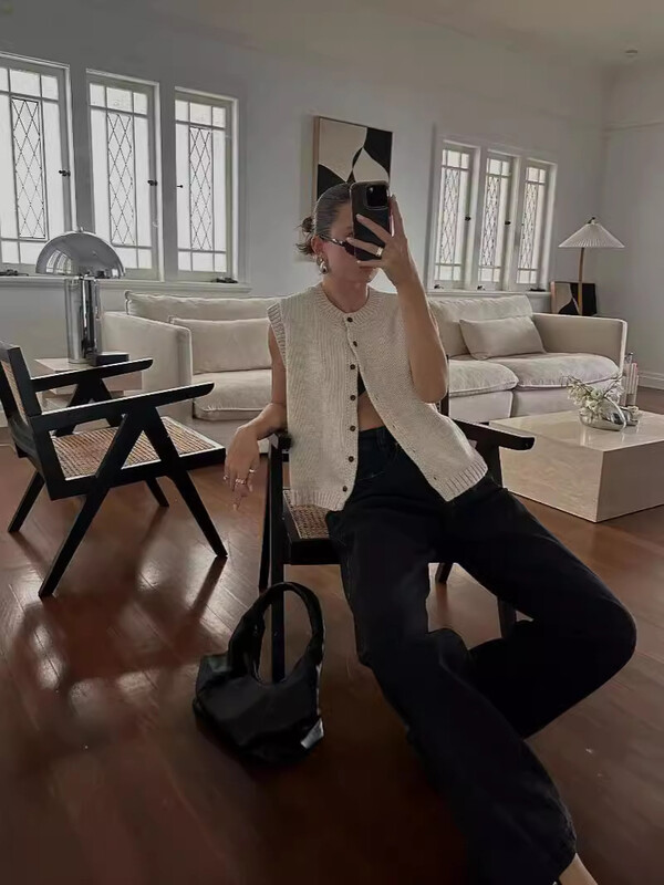 2024. gada rudens modes trikotāžas vestu tops sievietēm ikdienišķs trikotāžas apģērbs ar vienu rindu.