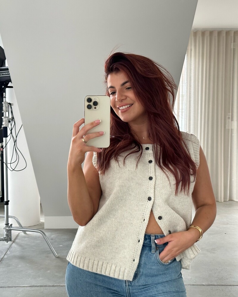 2024. gada rudens modes trikotāžas vestu tops sievietēm ikdienišķs trikotāžas apģērbs ar vienu rindu.