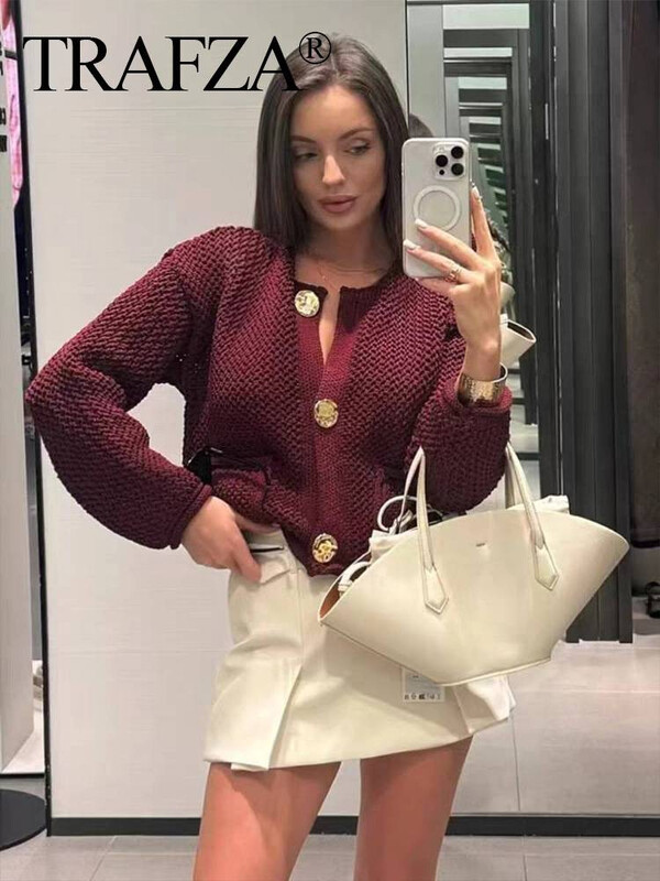 TRAFZA naiste õõnsad kootud kardiganid 2024 Naiste pikkade varrukatega metallnööbid Lühikesed kampsunid Crop Top kudumid ülerõivad
