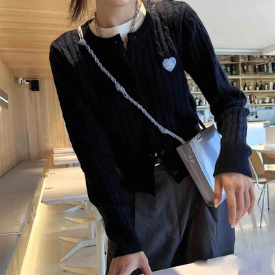 Pulover de cașmir tricotat cu broderie pentru femei Cardigan coreean retro cu răsucire la gât O tricotaj cu mânecă lungă Imbracaminte exterioară de toamnă nouă T223