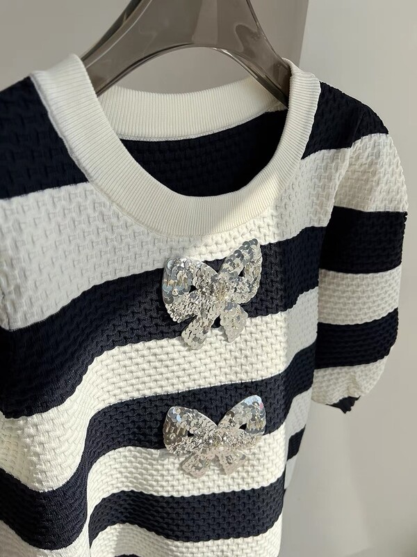 Vasaras svītraini trikotāžas topi Sieviešu džemperis, džemperis ar īsām piedurknēm, loks ar fliteriem, sieviešu trikotāžas T-krekls