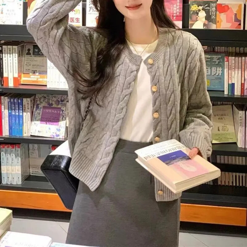 Sivi vintage pleteni kardigan Jesenski kratki kardigan s dugmadima s okruglim izrezom Jesenski kaputi od pletiva u korejskom elegantnom stilu