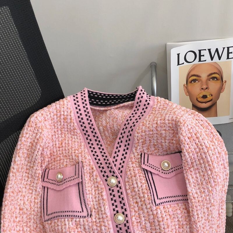 Novo pletivo s V-izrezom Ženski modni kaput Jesen Zima Tanki gumbi Kardigan dugih rukava Ležerna patchwork ženska odjeća za 2023.