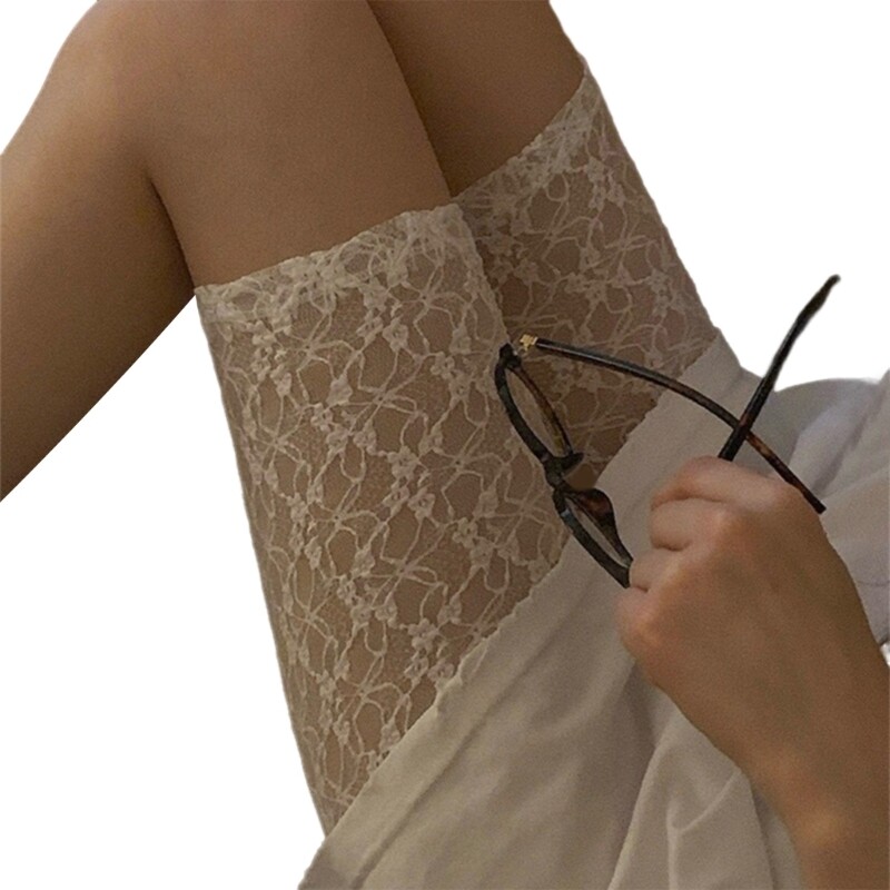 Sieviešu puķu mežģīnes ar dobām tīklveida šortiem, pamatīgi caurspīdīgas zeķbikses apakšā