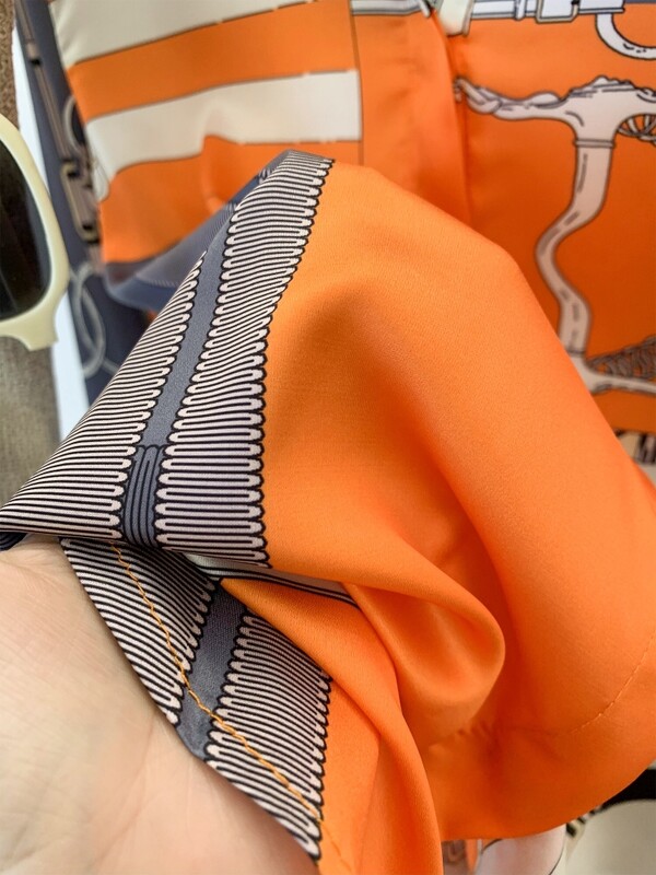 Prabangaus prekės ženklo dizaino imitacijos šilko oranžinės pilkos spalvos marškiniai ilgomis rankovėmis moterims Elegantiški madingi moteriški palaidiniai Biuro drabužiai viršutiniai drabužiai