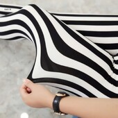 X7YA Ženske rastezljive tajice s usponom do gležnja crno-bijele okomite pruge s printom