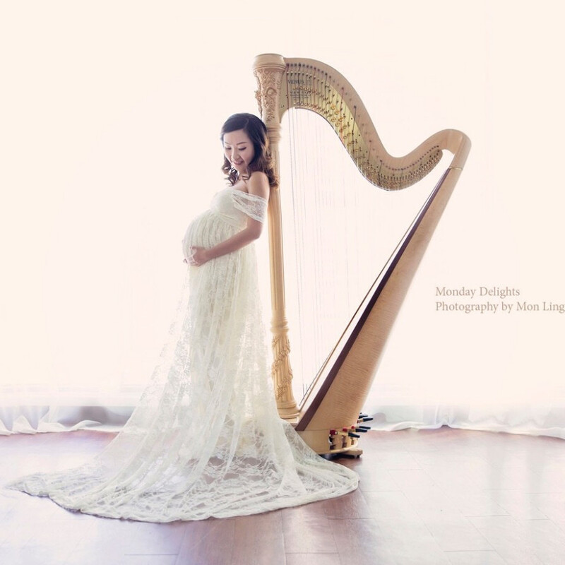 Raseda naise pika pulmakleidi fotograafia rekvisiidid õlgadeta seksikas pitskleit Rasedatele mõeldud pildistamisfoto Suveriided