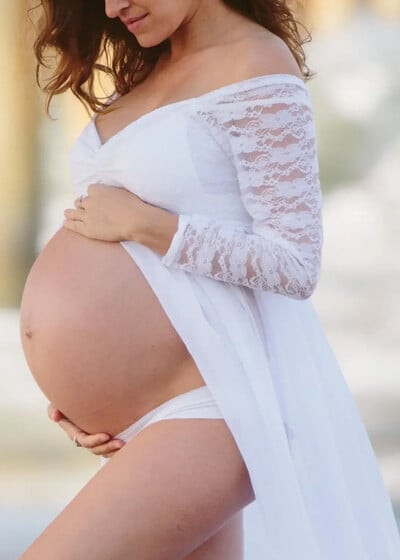 Balta mežģīņu kleita grūtniecēm, fotografēšana, garas grūtniecības kleitas