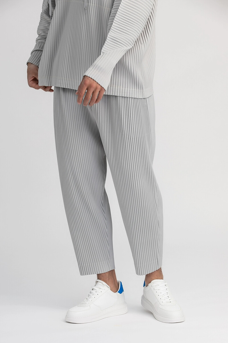 Pantaloni drepti plisați Miyake Îmbrăcăminte pentru bărbați Pantaloni tăiați cu creion negru Îmbrăcăminte de stradă pentru bărbați Pantaloni până la gleznă în stil japonez