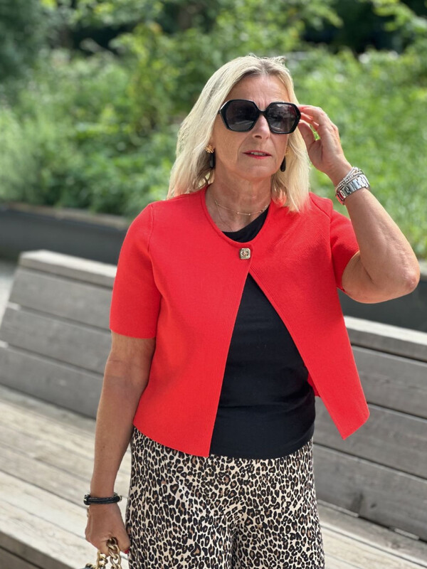 Sieviešu trikotāžas jakas ar vienu pogu, elegants sarkans sieviešu džemperis ar īsām piedurknēm, 2024. gada rudens modes ielas apģērba sieviešu džemperi