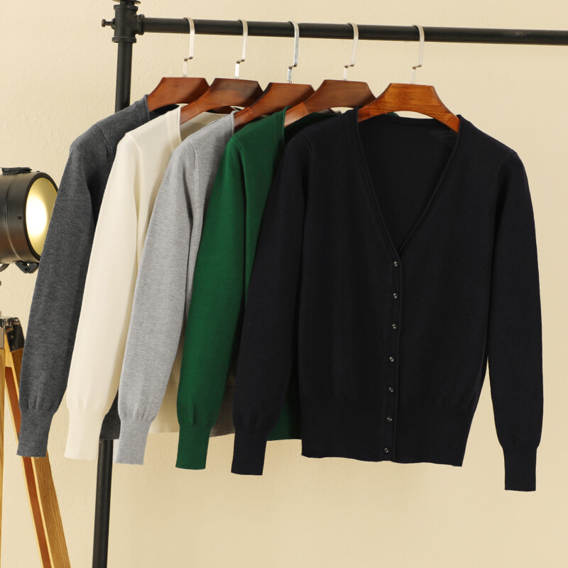 Μαύρη κομμένη ζακέτα γυναικεία ρούχα Μπλούζες ζέρσεϊ Γυναικείο παλτό άνοιξη 2024 Μακρυμάνικο κορυφαίο πλεκτό πουλόβερ κορεατικής μόδας