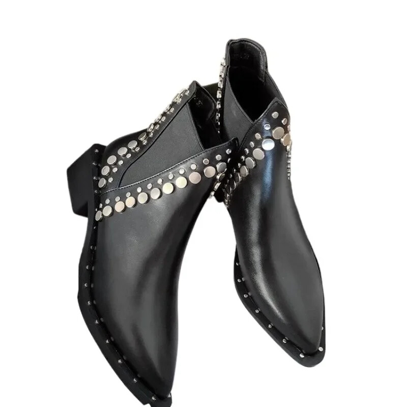 Europske i američke gležnjače s debelom petom za žene sa špicastim vrhovima Modne čizme od PU kože s zakovicama Plišane tople kratke čizme