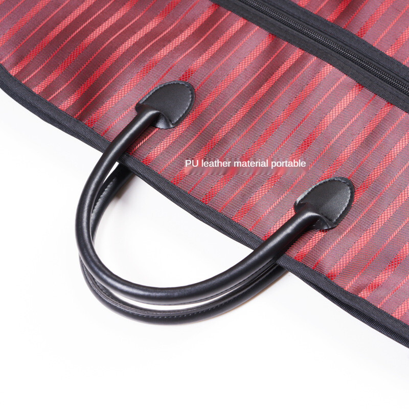 Augstākās kvalitātes biezināta uzvalka soma ceļošanai un uzglabāšanai ar rāvējslēdzēju un rokturiem. Uzvalki smokingi kleitas mēteļi aizsargā pret putekļiem