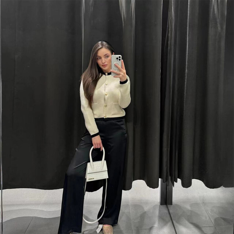 Stil european și american, primăvară și toamnă, culoare contrastantă, pentru femei, nou 2024, la modă, cu decorare cu nasturi, haină tricotată