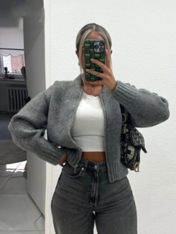 Pelēks trikotāžas džemperis ar rāvējslēdzēju