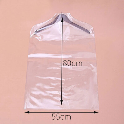 Caurspīdīgi PVC pārvalki apģērbam.