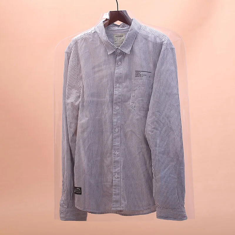 Caurspīdīgi PVC pārvalki apģērbam.