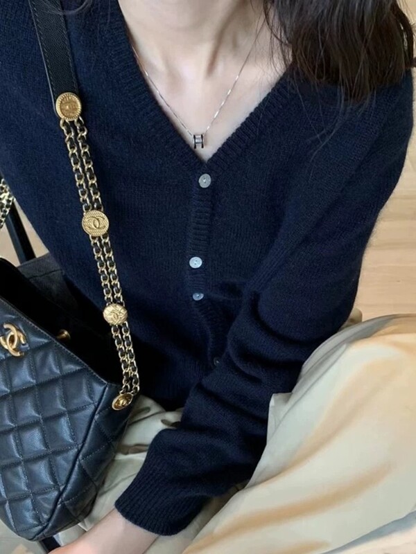 Versiunea coreeană de toamnă noua cardigan de cașmir cu decolteu în V pentru femei pulover scurt, de culoare solidă, pulover tricotat, haină simplă