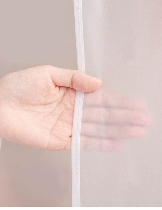 Genți de îmbrăcăminte suspendate pentru depozitare în dulap. Acoperire pentru haine, cu bandă magică