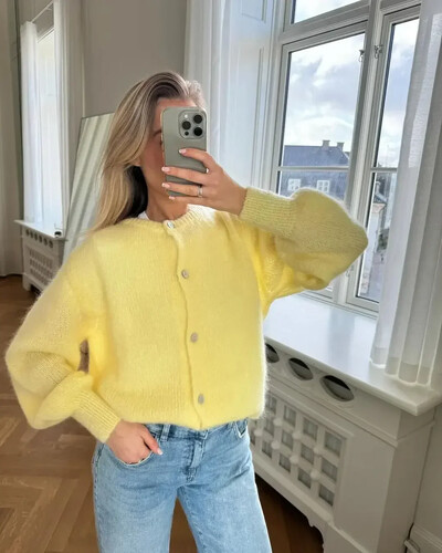 Elegants, dzeltens, vienrindas trikotāžas jakas sieviešu modes džemperis ar garām piedurknēm ar apaļu kakla izgriezumu, 2024. gada rudens jauns dāmu ikdienas ielas apģērbs