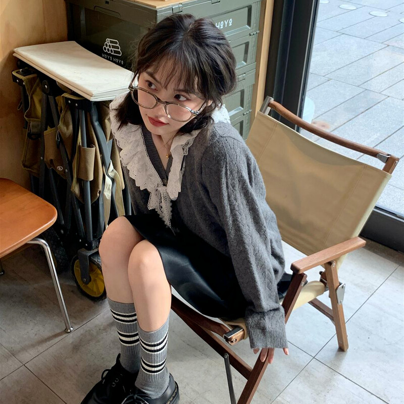 Cardigan Femei Pulover mozaic din dantelă cu decolteu în V Primăvara Toamnă 2021 Gri Kawaii Retro Tender Tricotat Design simplu Îmbrăcăminte exterioară