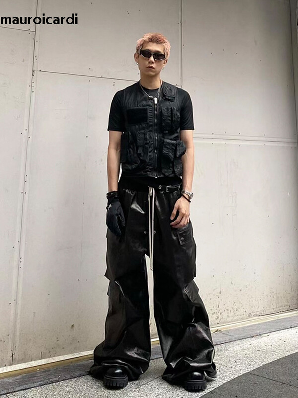 Mauroicardi Άνοιξη Φθινόπωρο δροσερό μαύρο γυαλιστερό αντανακλαστικό Pu δερμάτινο παντελόνι με φαρδύ πόδι για άνδρες Ανδρικά επώνυμα ρούχα με κορδόνια