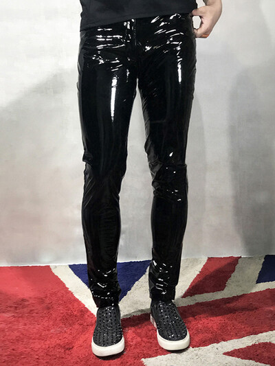 Mauroicardi Spring Skinny Sexy, spīdīgi atstarojošs, elastīgs melns lakādas bikses vīriešiem Y2K Streetwear Club ballīšu nakts apģērbs