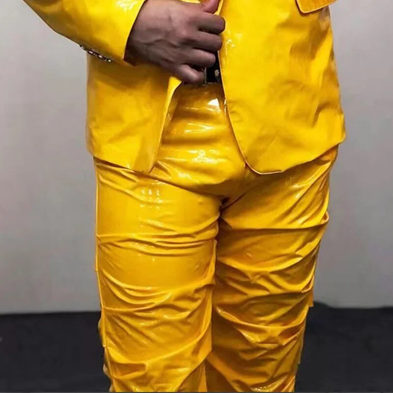 Vīriešu spīdīgas ādas kroku, plānas zīmuļu bikses vīriešu ikdienas piegriezuma elastīgs stils modes PU bikses ielas apģērbs klubs roks stils pielāgots