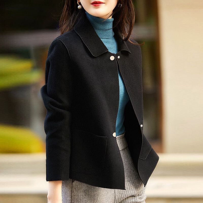 Rudens ziema Jaunas sieviešu vienkrāsainas leļļu apkakles pogu kabatas ikdienas mēteļi Modes vintage daudzpusīgi brīvi topi ar garām piedurknēm