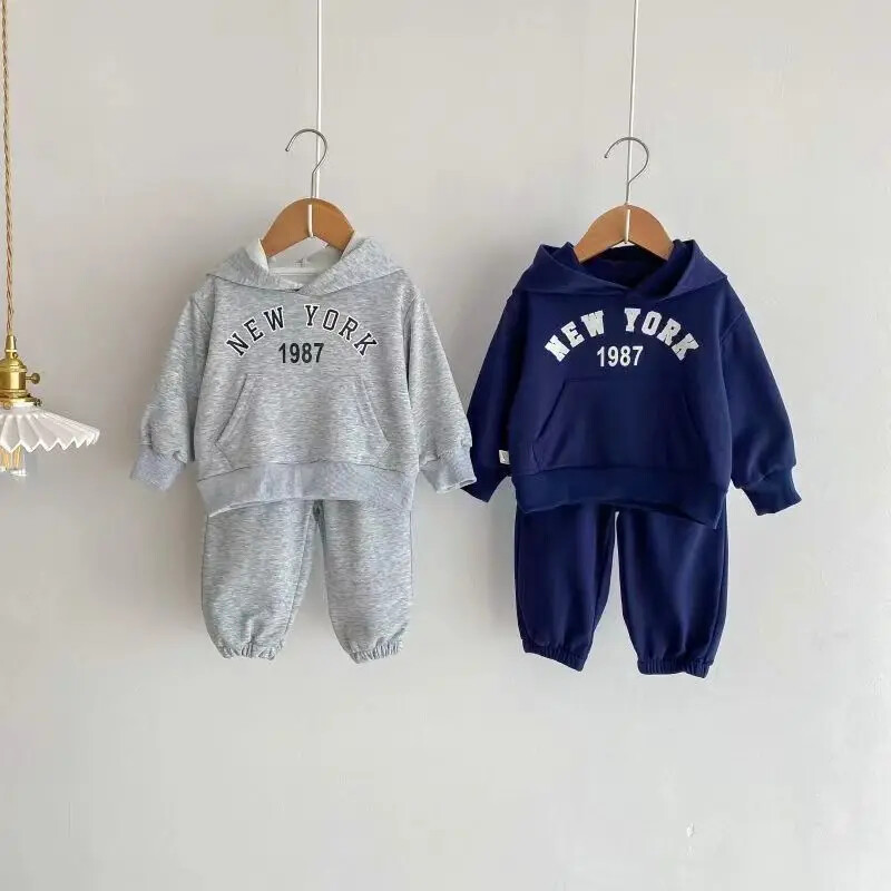 Jesen Dječje majice s kapuljačom za dječake Komplet odjeće Modne majice za djevojčice Pulover Top i hlače Odijelo od 2 komada Dječja trenirka s printom slova