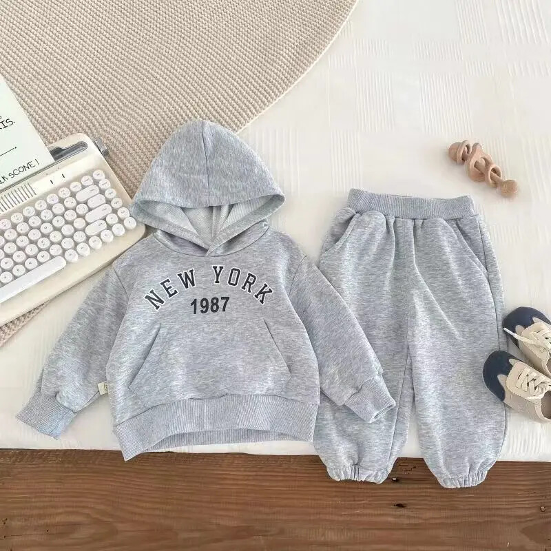 Jesen Dječje majice s kapuljačom za dječake Komplet odjeće Modne majice za djevojčice Pulover Top i hlače Odijelo od 2 komada Dječja trenirka s printom slova