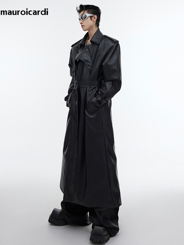 Mauroicardi rudens garš lielizmēra melns brūns mākslīgās ādas mētelis vīriešu jostas divrindu grezns dizaineru apģērbs 2023