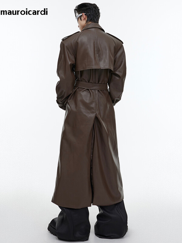 Mauroicardi rudens garš lielizmēra melns brūns mākslīgās ādas mētelis vīriešu jostas divrindu grezns dizaineru apģērbs 2023