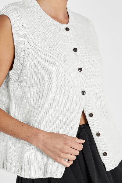 Vasaras trikotāžas jakas sievietēm Eleganti modes pogas topi bez piedurknēm Solid Basic brīvas brīvdienu vestes 2024. gada pelēkā krāsā