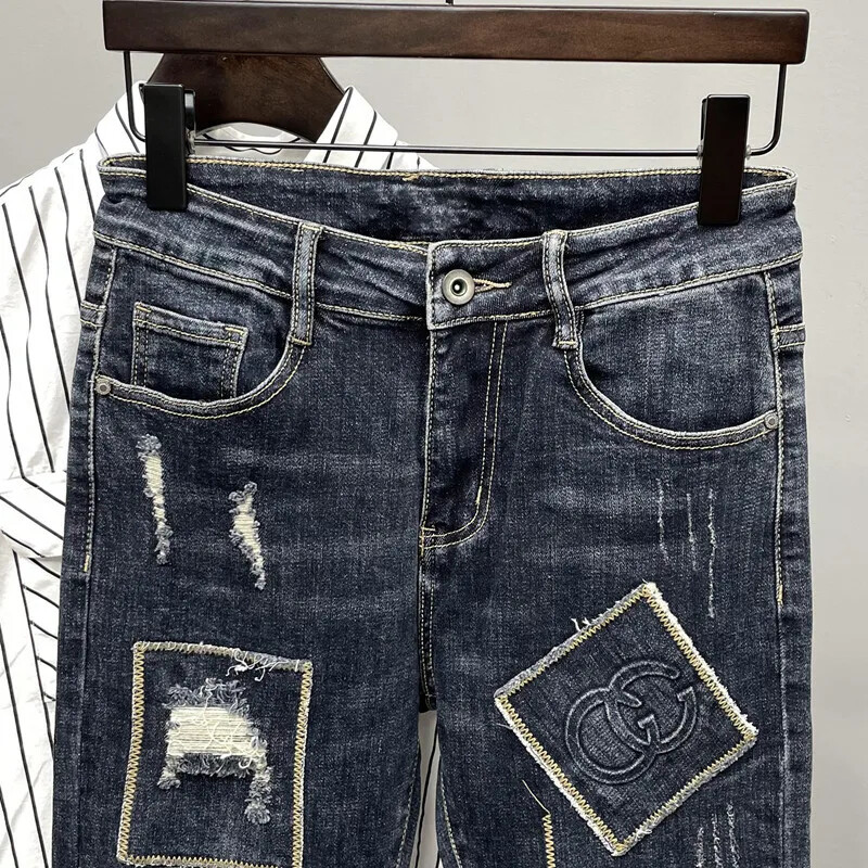 Blugi la modă de toamnă Pantaloni unici Holey denim pentru bărbați Slim Fit în stil coreean Drillers rupti Pantaloni cu picioare mici Jambiere creion