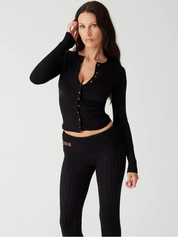 Aprabant trikotāžas plīša Slim Fit jaciņa ar vienrindu apaļu kakla izgriezumu ar garām piedurknēm, ļoti elastīgs ikdienas modes daudzpusīgs, ciets tops