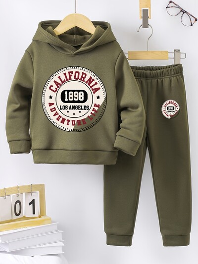 2 készlet őszi/téli új alkalmi kényelmi sport stílusú meleg fiú mintás meleg bélésű kapucnis pulcsi és tréningnadrág