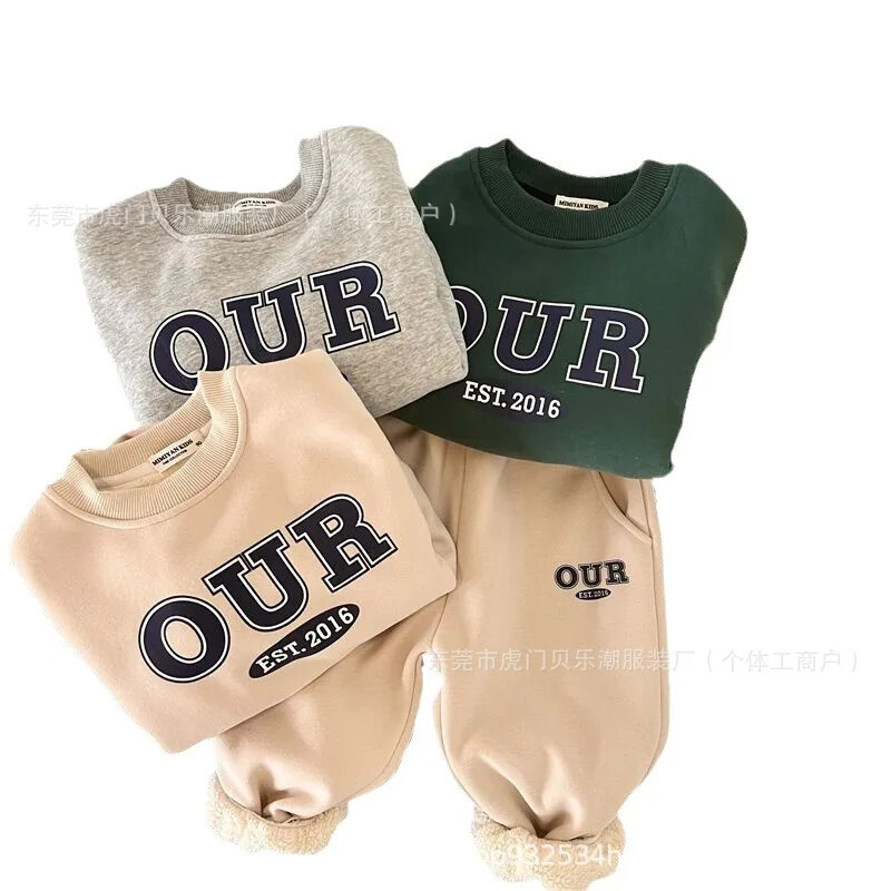 2024-es gyerek kerek nyakú pulóver öltöny őszi tél fiúknak lányoknak kicsi gyerekeknek stílusos polár pulóver kétrészes öltöny