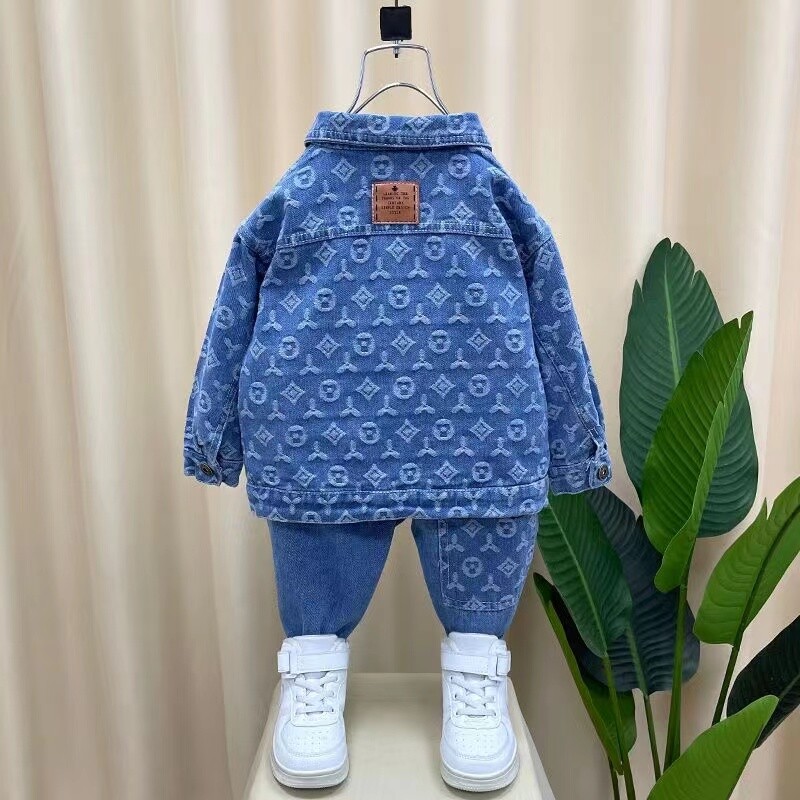 Bērnu apģērbu zēnu pavasara un rudens komplekts 2024. gada jauns, moderns mazuļu apģērbs bērnu skaists džinsa divdaļīgs komplekts