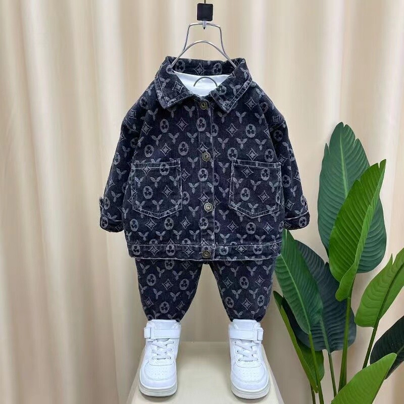 Bērnu apģērbu zēnu pavasara un rudens komplekts 2024. gada jauns, moderns mazuļu apģērbs bērnu skaists džinsa divdaļīgs komplekts