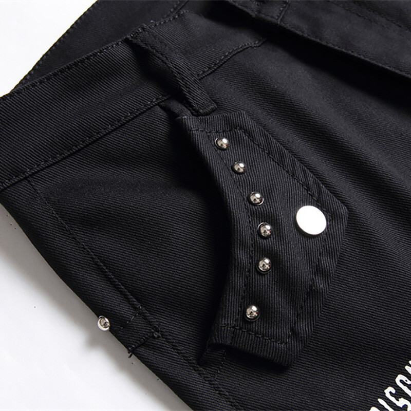 Ανδρικό σκωτσέζικο κόκκινο καρό ταρτάν τζιν πανκ μπάλωμα με πριτσίνια μαύρο τζιν παντελόνι κρανίο γράμματα εμπριμέ λεπτό ίσιο παντελόνι