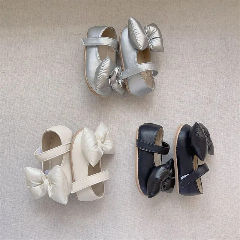 2024. gada pavasaris, rudens korejiešu mīkstās zoles ādas loki pastaigu apavi iekštelpām, āra, neslīdoši mazuļu apavi Jauki meiteņu, bērnu pirmie staigātāji