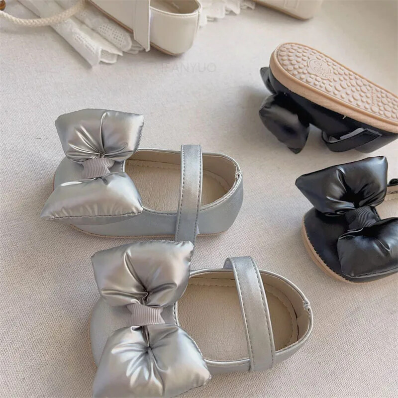 2024. gada pavasaris, rudens korejiešu mīkstās zoles ādas loki pastaigu apavi iekštelpām, āra, neslīdoši mazuļu apavi Jauki meiteņu, bērnu pirmie staigātāji